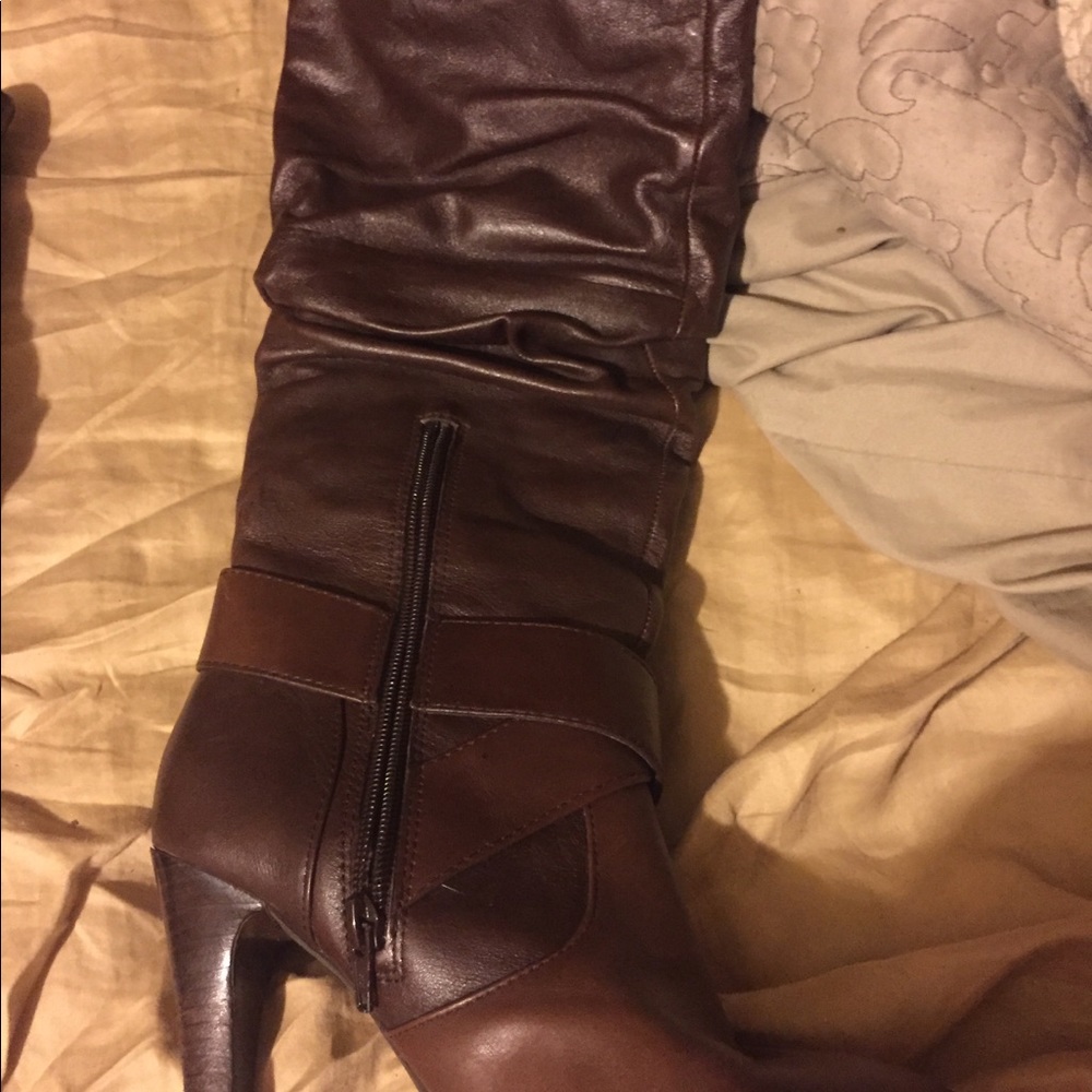 Boots - Picture 3 of 5